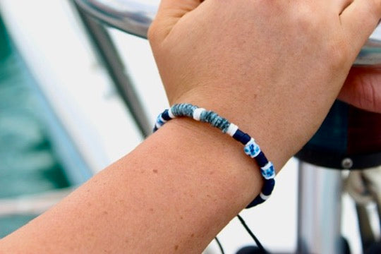 Coco shell bracelet with dyed bead accents detail view