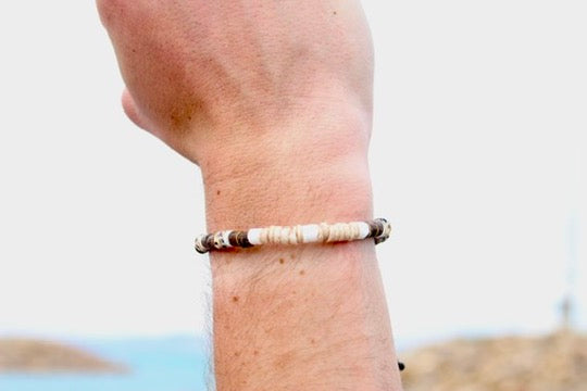 Coco shell bracelet with dyed bead accents alternate view