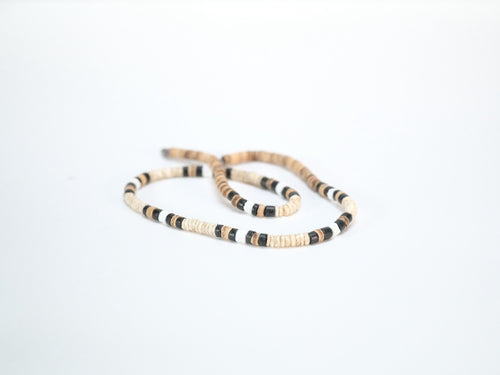 Coco shell necklace with dyed natural beads detail view